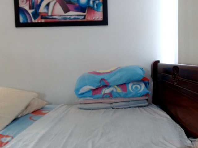 Lucypalmax live cam on BongaCams