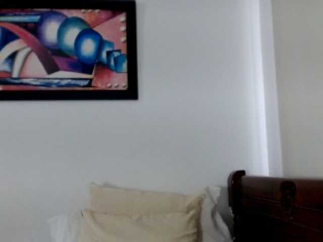 Lucypalmax live cam preview