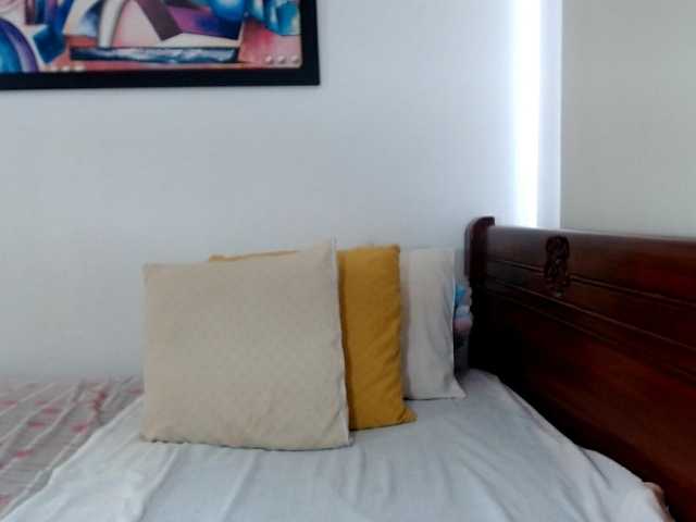 Lucypalmax live cam on BongaCams