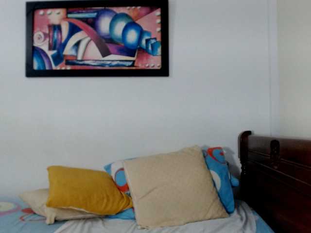 Lucypalmax live cam on BongaCams