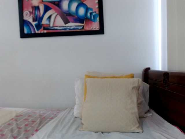 Lucypalmax live cam on BongaCams