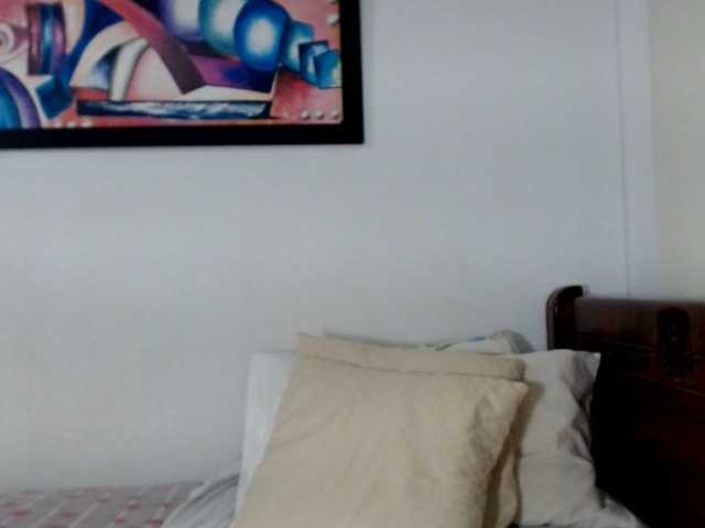 Lucypalmax live cam preview