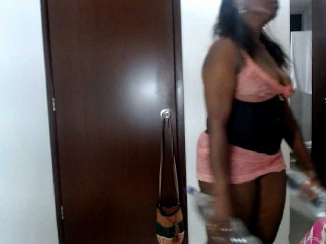 Lucypalmax live cam on BongaCams