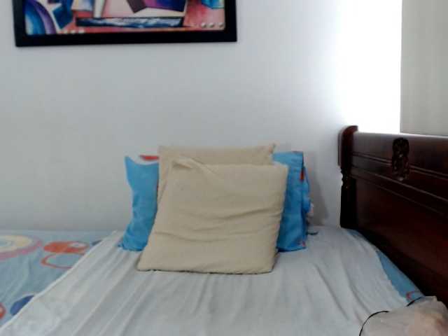 Lucypalmax live cam on BongaCams