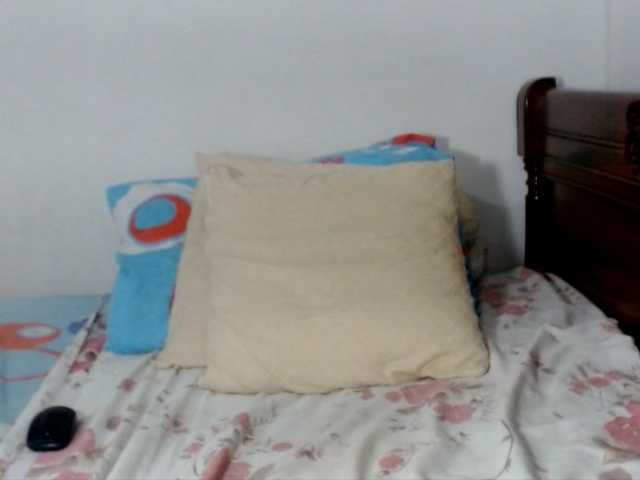 Lucypalmax live cam on BongaCams