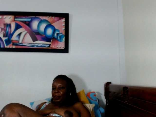 Lucypalmax live cam on BongaCams