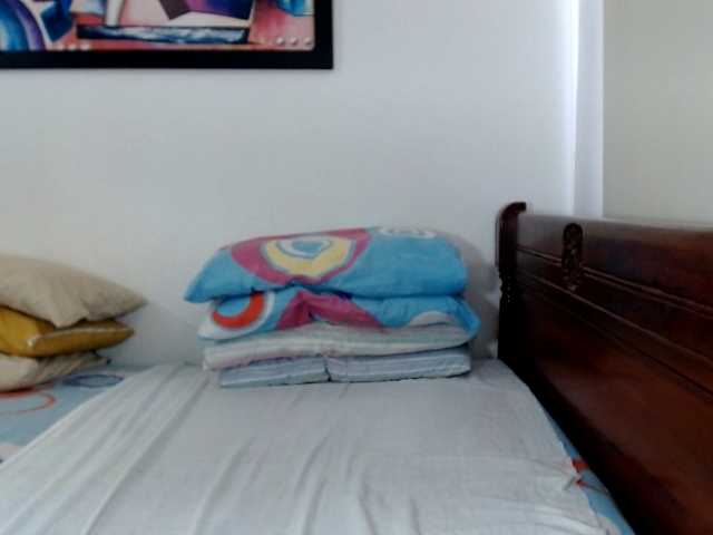 Lucypalmax live cam preview