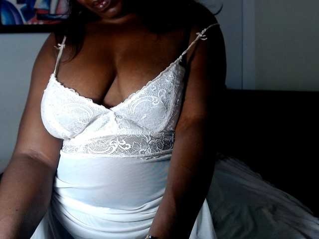 Lucypalmax live cam preview