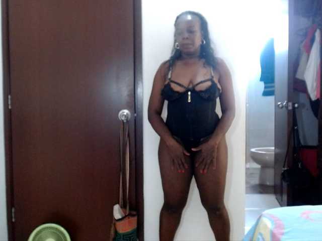 Lucypalmax live cam on BongaCams