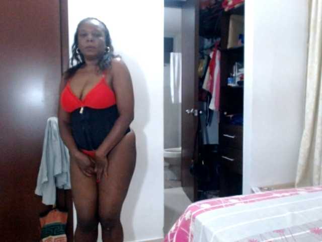 Lucypalmax live cam on BongaCams