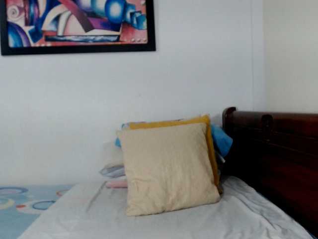 Lucypalmax live cam on BongaCams