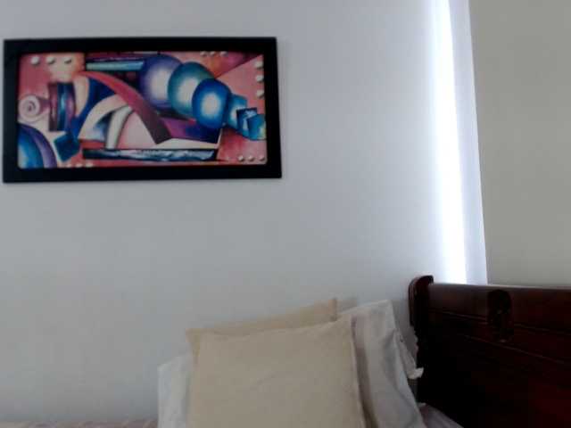 Lucypalmax live cam preview