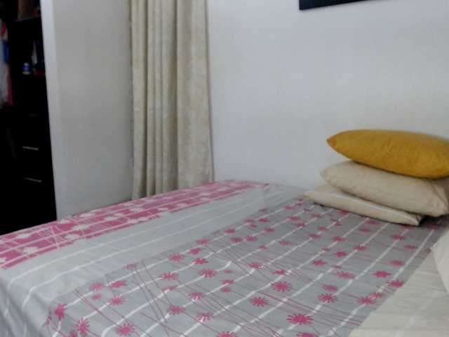 Lucypalmax live cam on BongaCams