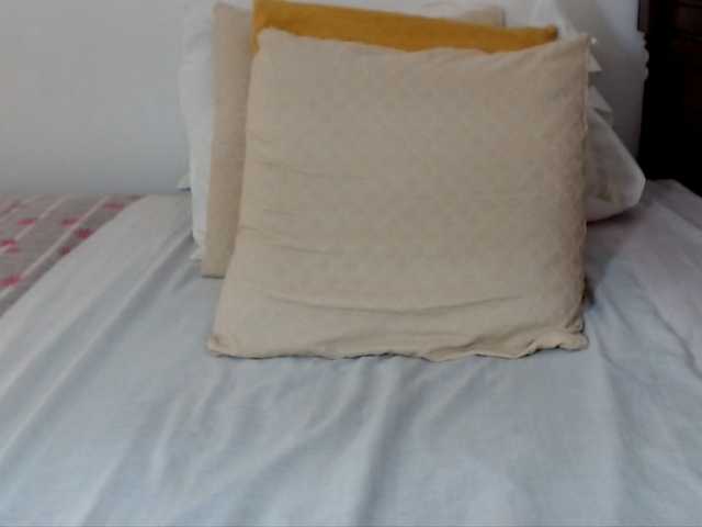 Lucypalmax live cam on BongaCams