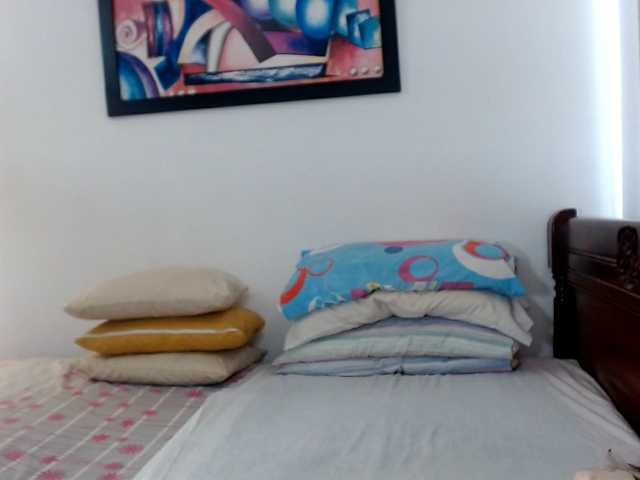 Lucypalmax live cam on BongaCams