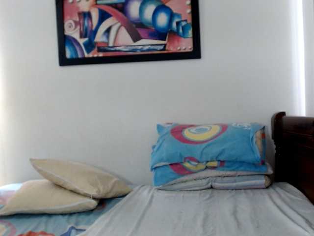 Lucypalmax live cam preview