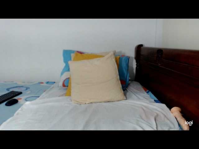 Lucypalmax live cam on BongaCams