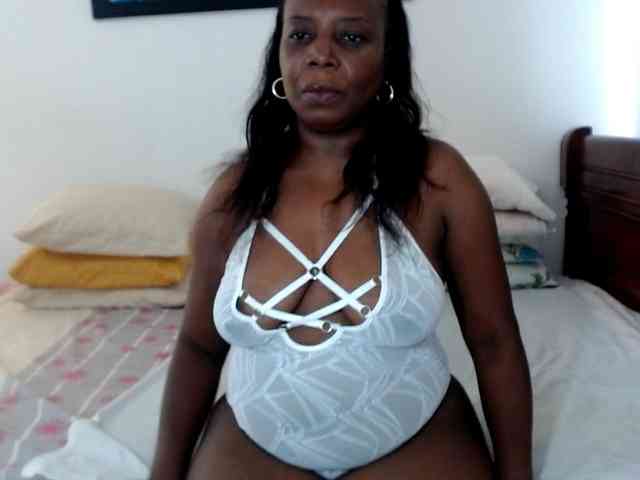 Lucypalmax webcam