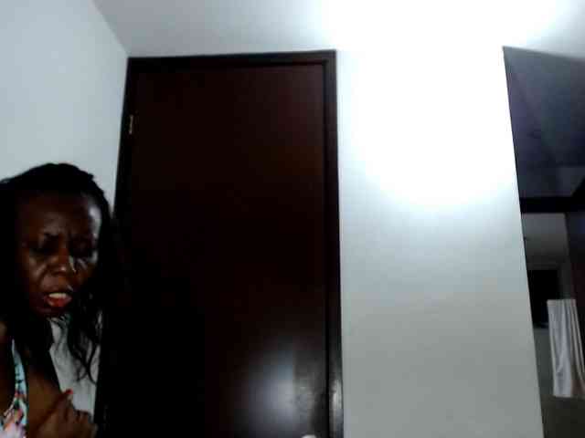 Lucypalmax webcam