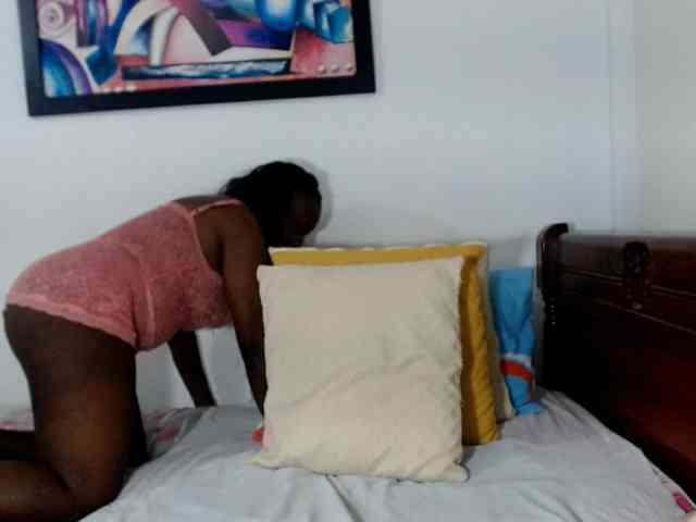 Lucypalmax Live Webcam on BongaCams