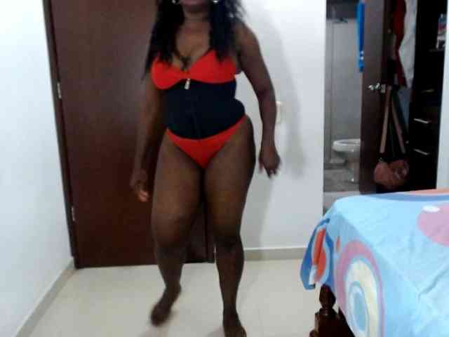 Modelo: Lucypalmax