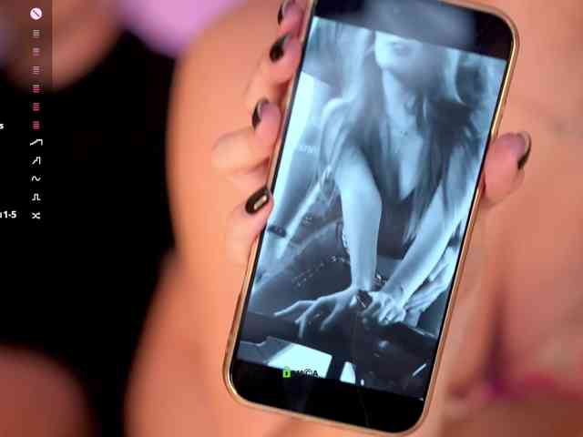 EllieMoore_HardKotik webcam