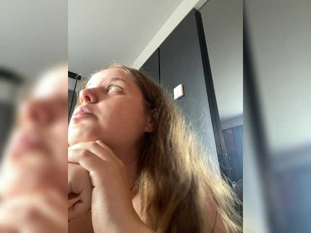 alicepussy live cam on BongaCams