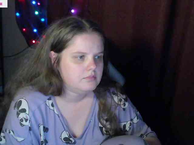 Acest model este live acum. alicepussy