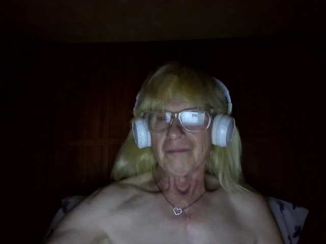 acorn551 live cam on BongaCams