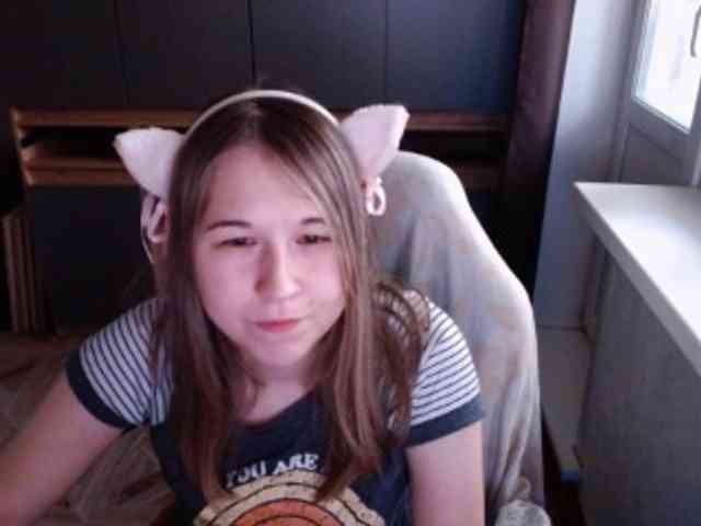 EmilyWay — live female cam on BongaCams