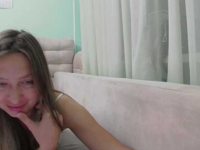 oljaF7 live cam on BongaCams