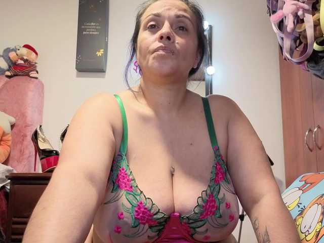 zoedoll live cam on BongaCams