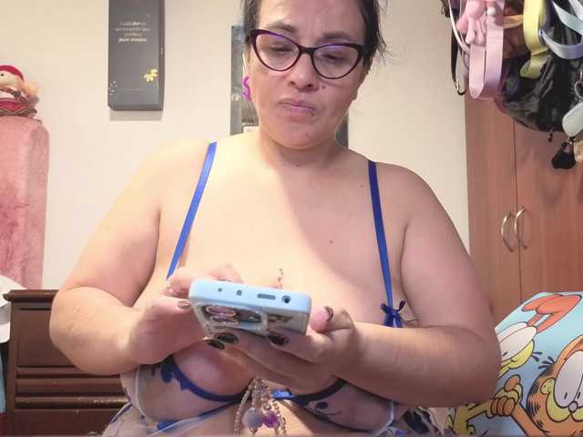 zoedoll live cam on BongaCams
