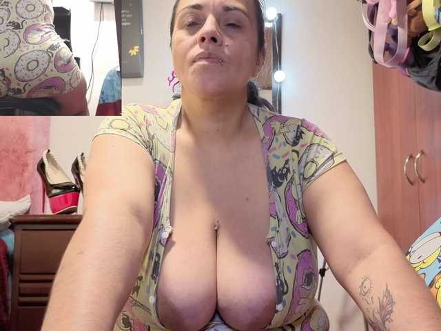 zoedoll live cam on BongaCams