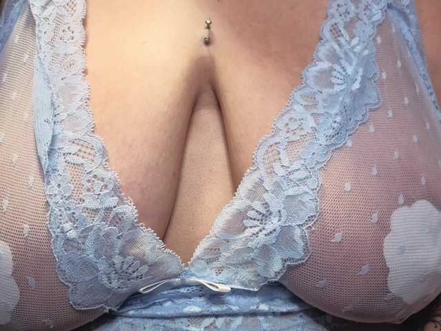 zoedoll live cam on BongaCams