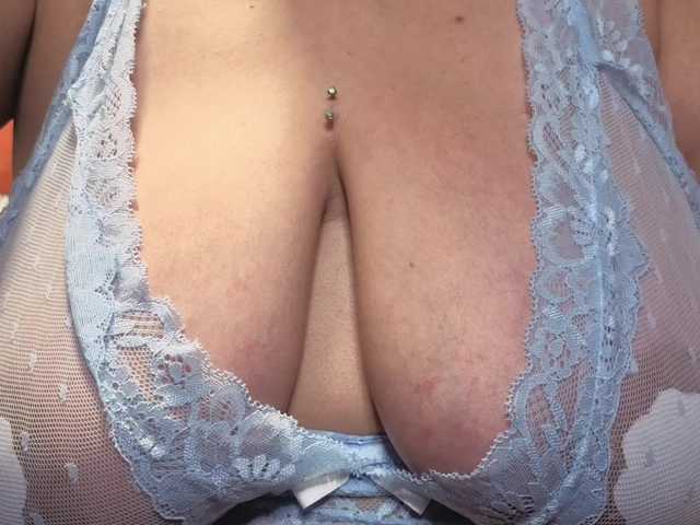 zoedoll live cam on BongaCams