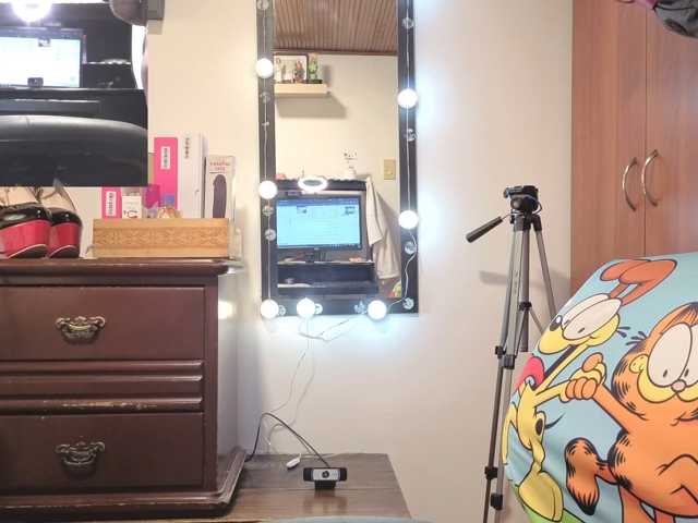 zoedoll live cam on BongaCams