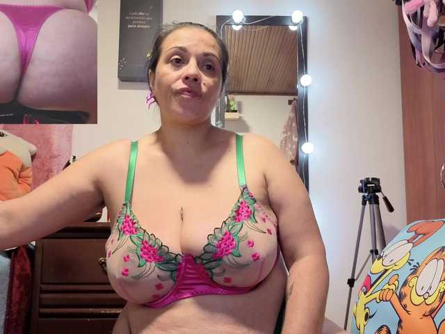 zoedoll live cam on BongaCams