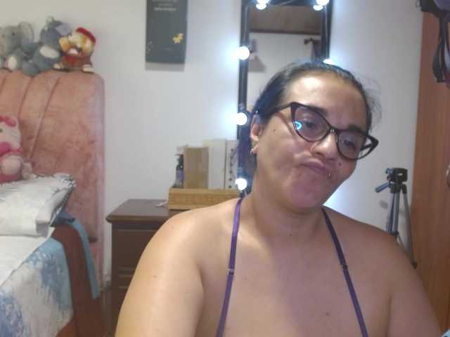 zoedoll live cam on BongaCams