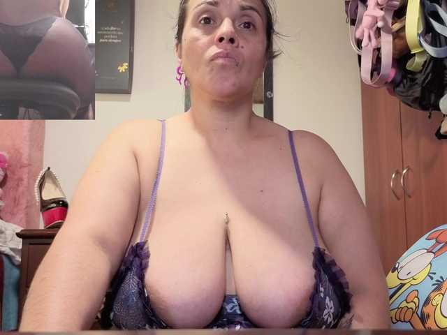 zoedoll live cam on BongaCams