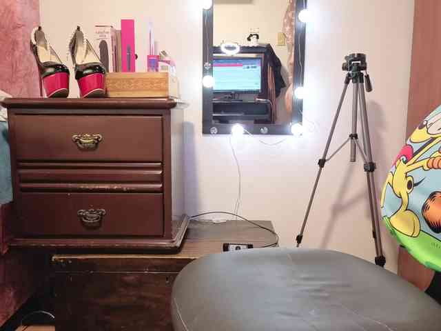 zoedoll webcam