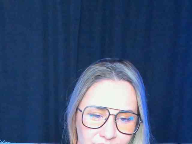 RoseCoxxx webcam
