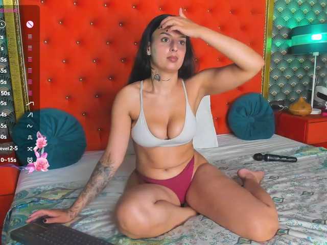 VallerieJones live cam on BongaCams