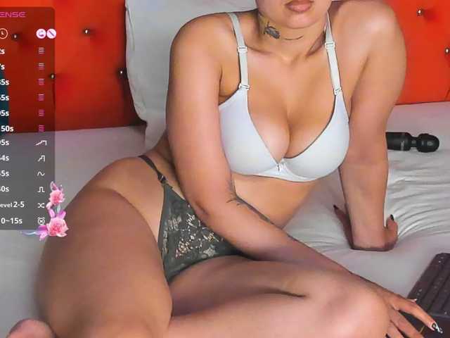VallerieJones live cam on BongaCams