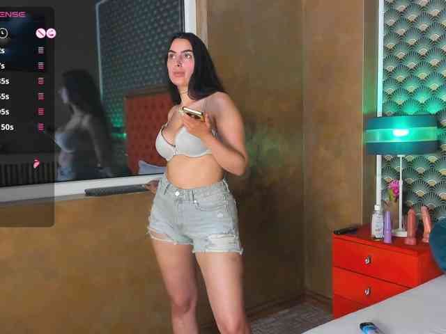 Model: -VALERIIAA-