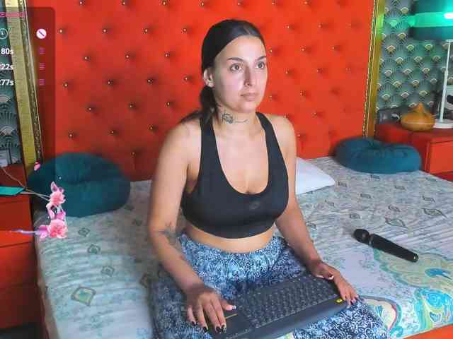 Model: -VALERIIAA-