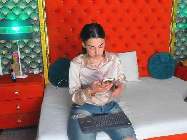 Model: -VALERIIAA-