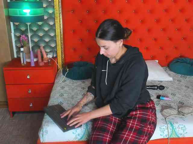 Model: -VALERIIAA-