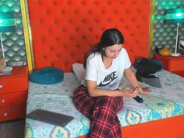 Model: -VALERIIAA-