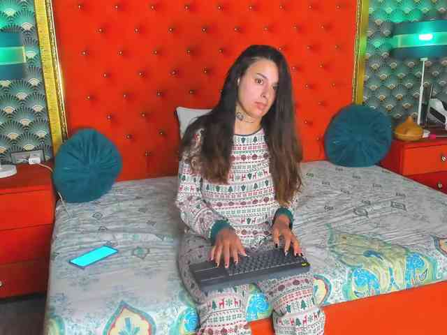 Model: -VALERIIAA-